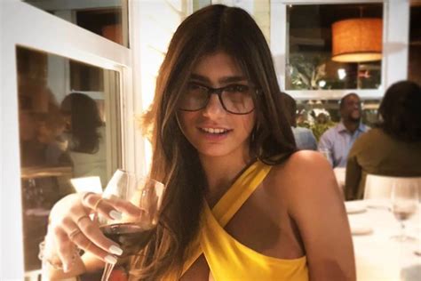 mia khalifa naked onlyfans|Mia Khalifa posa de topless em novo álbum de cliques em Los